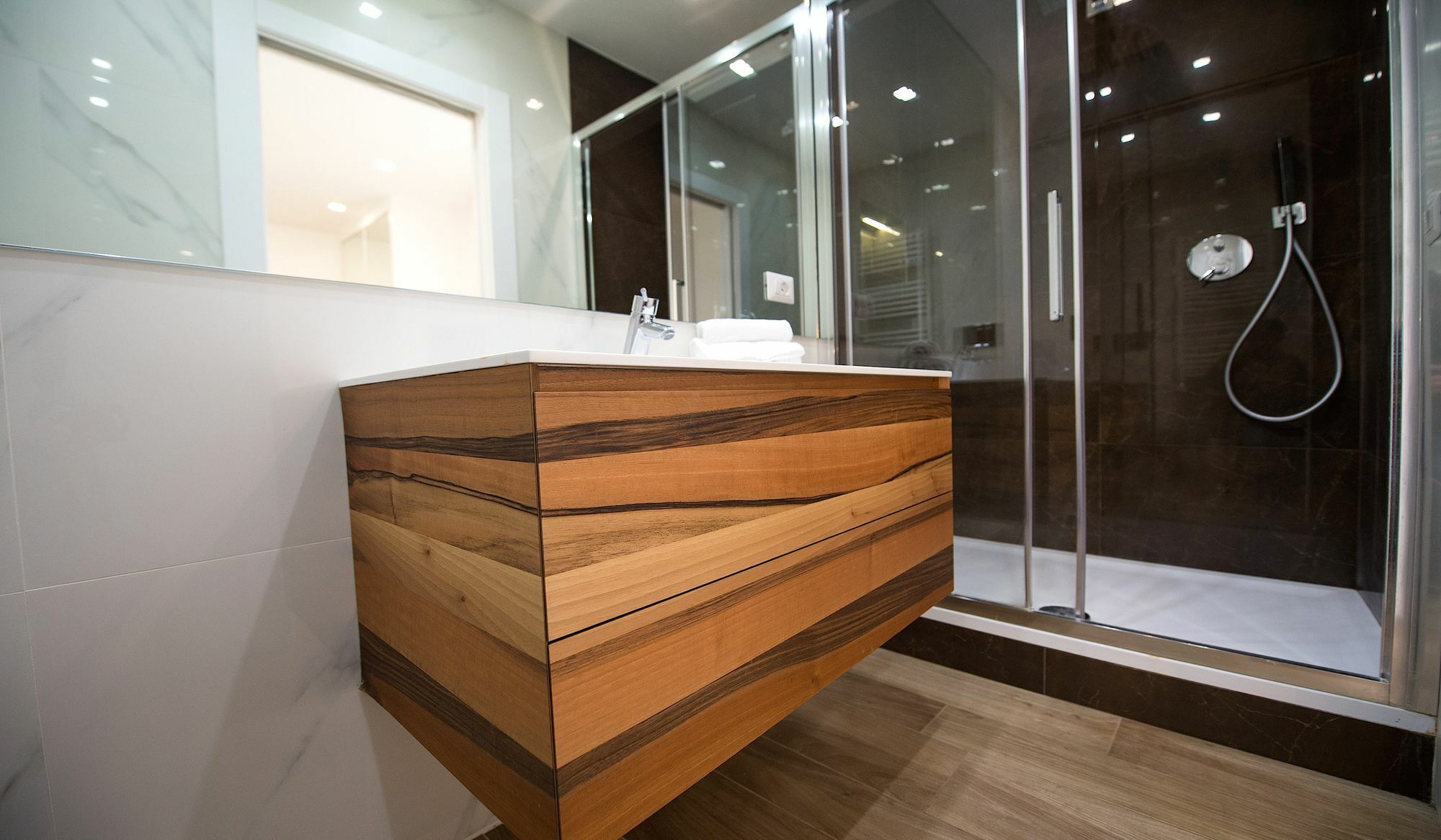 Apartment Vatican Kalasa Suite & Deluxe Rom